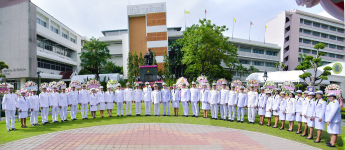 พิธีวางพวงมาลาถวายราชสักการะพระบรมราชานุสาวรีย์พระบาทสมเด็จพระจุลจอมเกล้าเจ้าอยู่หัว รัชกาลที่ 5 เนื่องในวันปิยมหาราช