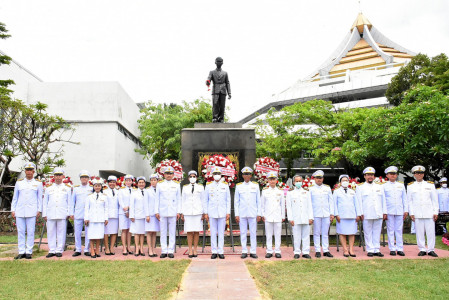 ราชสักการะเนื่องในรัฐพิธีวันคล้ายวันสวรรคต พระบาทสมเด็จพระปรเมนทรมหาอานันทมหิดล พระอัฐมรามาธิบดินทร